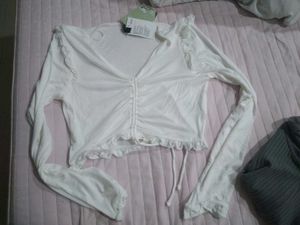 𑣲⋆ H&amp;M stretchable white crop top ˚˖𓍢ִ໋❀