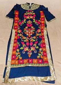 Suit with inner