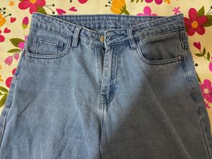 Light Washed Wide Leg Jeans 👖
