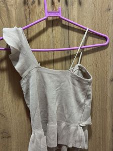 Chic One-Shoulder Ruffle Top