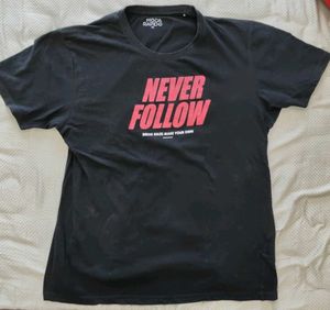 Men's Black T shirt with logo Never Follow