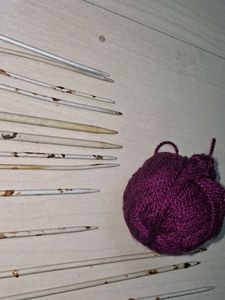 Vintage Knitting Needles and Yarn Set pick up 20