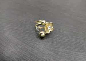 Chic Gold Flower & Pearl Ring