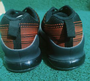 LCR Men's Casual Shoes. Like New. Good Condition
