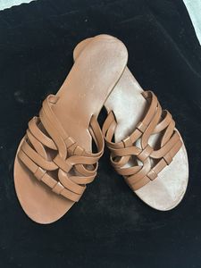 Chic Tan Strappy Flat Sandals