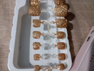Sparkling Gold Glitter Toe Nails