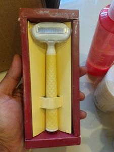 Carmesi Body Razor