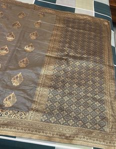 Elegant 🪶 Grey Saree with Gold Print
