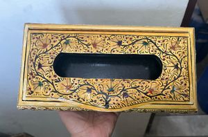 Wooden tissue paper holder