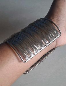 Silver hand cuff