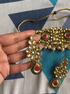 Stunning Kundan Necklace and Earring Set