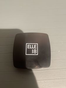 ELLE 18 Compact Powder
