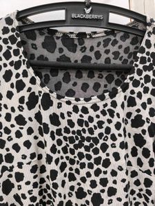 Chic Black &amp; White Leopard Print Tunic