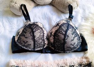 Elegant Lace Bra with Floral Embroidery brief 👍