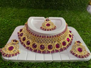 Necklace With Golden Base Wine Stone