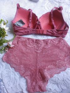 H&amp;M Lace Push-Up Bra and Panty Set