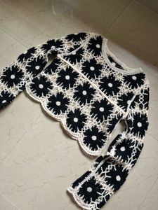 women crochet floral round neck long sleeve crop t