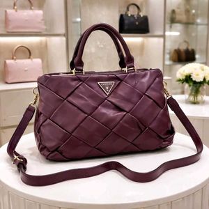 GUESSZAINA MEDIUM SATCHEL HAND BAG