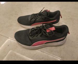 Puma women 8 number shoes