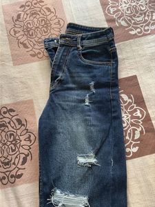 Distressed straight-Leg Blue Jeans