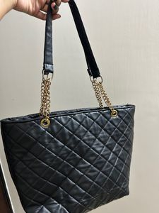 Super Classy black quilted Handbag❤️
