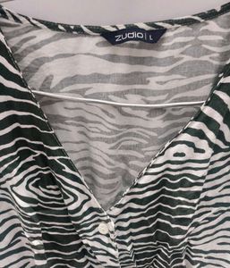 Stylish aesthetic Zebra Print Button-Up midi Dress