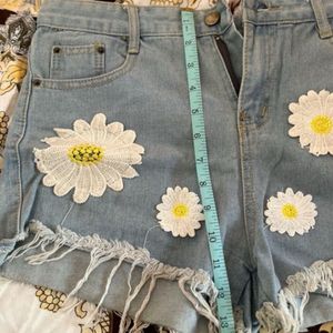 Cute Daisy Denim Shorts