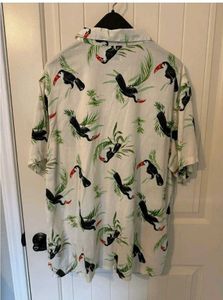 Top style. Old Navy Tropical Toucan Print Shirt