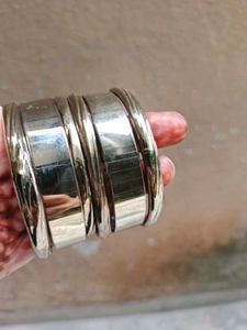 Set of 5 Shiny Gold Tone Bangles