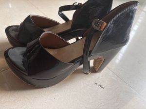Chic Black Patent Platform Heels