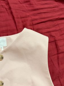 Chic Pink Sleeveless Button-Up Vest
