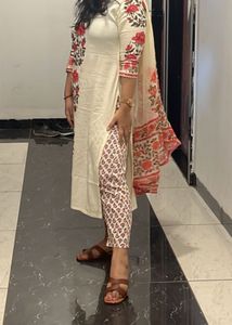 worn only once. Beautiful Floral Kurta Set urge