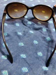 black goggles/chasma/glasses/sunwear/spectacle