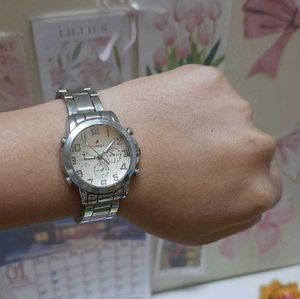Silver Forest Analog Wrist Watch ⌚