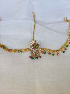 Elegant Kundan Maang Tikka