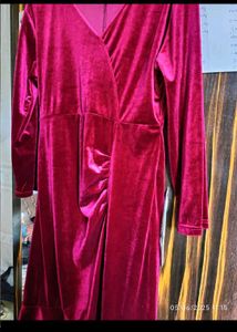 Elegant Maroon Velvet Midi Dress