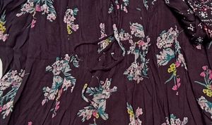 Black Floral Top 🛍️🖤