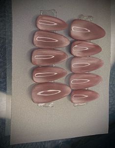 Elegant Rose Gold Cat Eye Press-On Nails