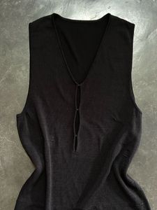 Sleek Black V-Neck Sleeveless Top