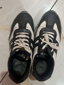Men's Black & White Sport Shoes