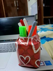 DIY Heart-Patterned Pen Holder