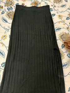 Black Ribbed Midi Skirt with Pockets