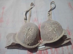 Lace Detail Padded Bra