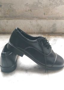 Classic Black Leather Oxford Shoes