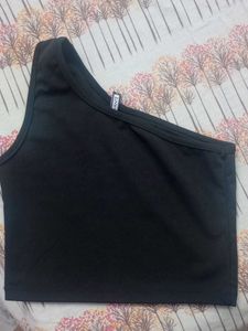Chic Black One-Shoulder Crop Top