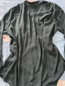 Chic Dark Green Collared Button-Up Shirt