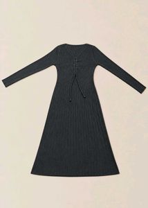 BLACK RIBBED V-NECK LONG SLEEVE MAXI DRESS