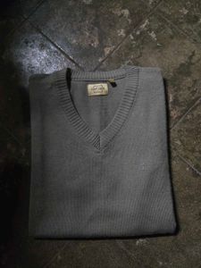 Men's V-Neck Sleeveless Sweater