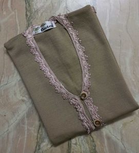 Sleeveless Sweater With Delicate Lace Trim