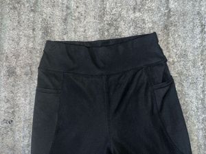 Black Flare Leggings with Pockets – High-Waist Str